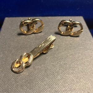 Vintage Swank Gold Tone Cufflinks and Tie Bar Set